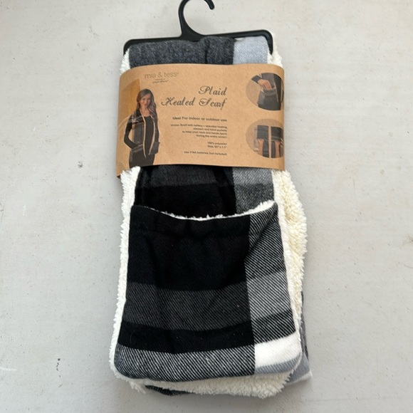 The Paper Store Mia & Tess Plaid Heated Scarf • Black + Grey Buffalo Check - Picture 1 of 6